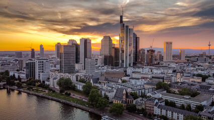 Obraz premium Skyline Frankfurt bei Sonnenuntergang