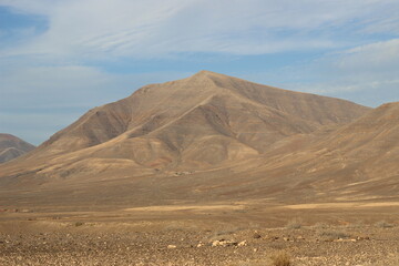 Fototapeta na wymiar Montaña en el desierto