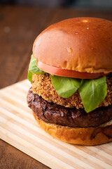 burger artesanal hamburguer freco suculento delicioso 