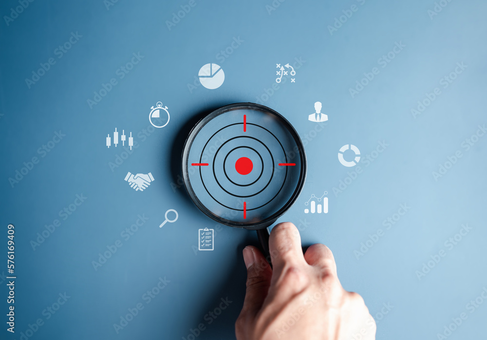 Aufkleber magnifier glass focus to target icon which for planning development leadership and customer target g