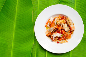 Spicy papaya salad with seafood