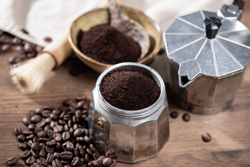 Brewing coffee with Moka pot