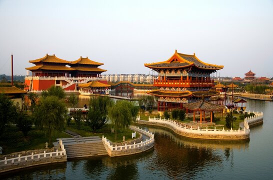 Qingming Riverside Landscape Garden in Kaifeng city