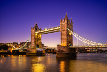 Naklejka premium Tower Bridge by river thames in London, england, UK