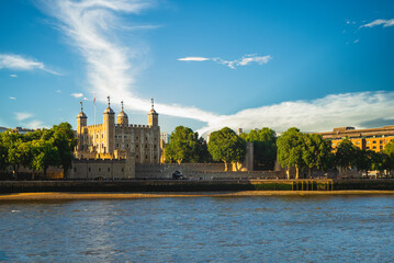 tower of london by river thames in london, england, UK - obrazy, fototapety, plakaty