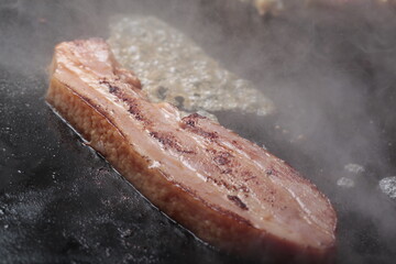 厚切りベーコン鉄板焼