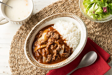 トマトをじっくり煮込んだ、牛サーロインのハヤシライス