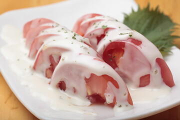 冷やしトマトのわさびソース和え