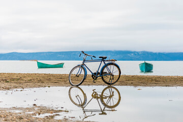 Fototapeta premium bike on the beach