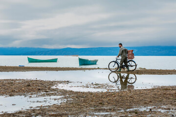 Fototapeta premium person riding a bike on the beach