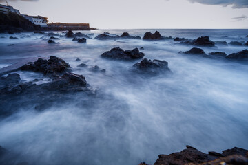 Abenddämmerung an der Playa de San Telmo, Puerto de la Cruz, Teneriffa
