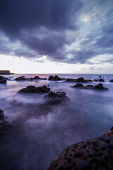 Abenddämmerung an der Playa de San Telmo, Puerto de la Cruz, Teneriffa