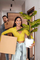 Young couple moving to a new apartment - 576276095