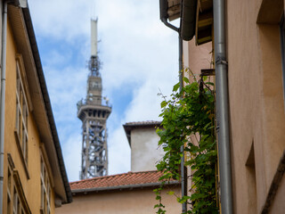 Clocher de la Tour Métallique de Fourvière vue depuis le Vieux Lyon