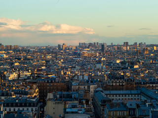 Vue sur Paris depuis les hauteurs de Montmartre au coucher du soleil - obrazy, fototapety, plakaty