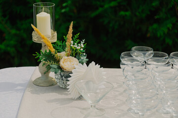 Empty cocktail glasses on a table with a white tablecloth. close-up. decor with fresh flowers