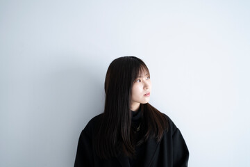 Fototapeta premium ロングヘアのクールな女性