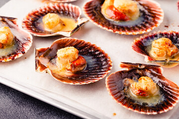 Cooked scallops with melted butter