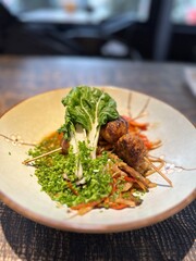 leaves with lettuce and meatballs
