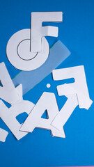 Letras recortadas en papel