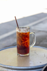 glass of ice americano with straw focus view
