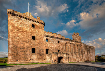 Fototapeta na wymiar Linlithgow Palace is located in the Scottish town of Linlithgow, in the county of West Lothian, 24 kilometers northwest of Edinburgh.