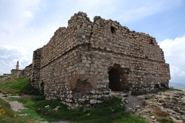 Fototapeta na wymiar Van Castle, located in the city of Van, Turkey, was built during the Urartian period. There are ancient settlements around.