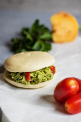 pan / guacamole /queso