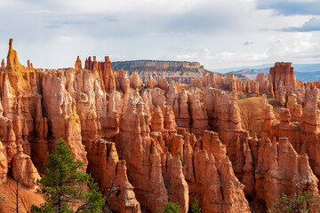 Queens Garden hiking trail with scenic view of massive steep hoodoo sandstone rock formation towers in Bryce Canyon National Park, Utah, USA. Barren desert landscape in natural amphitheatre in summer