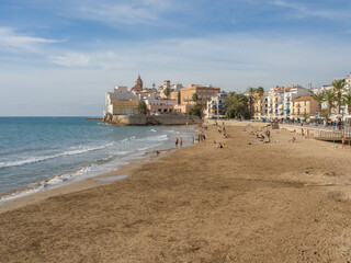 Ciudad y playa de Sitges en Tarragona, Catalu&ntilde;a, Espa&ntilde;a