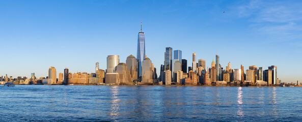 Panoramic skyline of Manhattan on a sunny day - street photoraphy