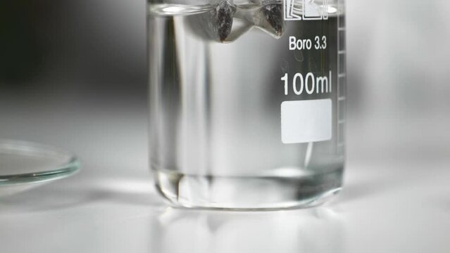 Zaparzanie herbaty, eksperyment szkolny z dyfuzji. 