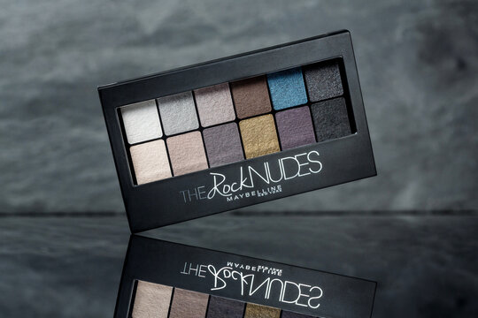 The Rock Nides Maybelline eyeshadow palette