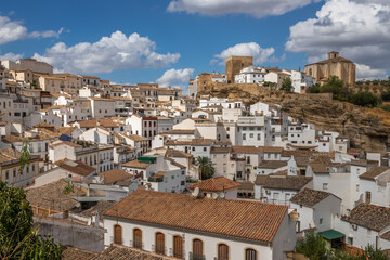 Naklejka premium Exposure of Setenil de las Bodegas famous for its dwellings built into rock overhangs above the Río Guadalporcún, Cadiz, Spain