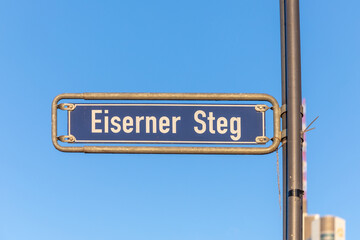 Fototapeta premium streetname Eisener Steg - engl: iron footbridge - in Frankfurt,