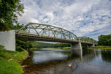 Obraz premium bridge over river park in New York State