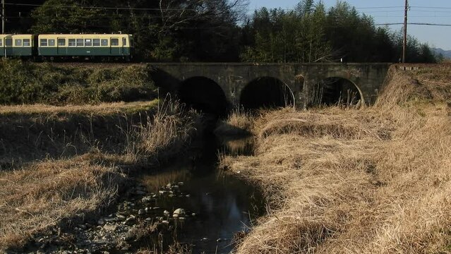 めがね橋を渡る200系ナローゲージ列車 （三岐鉄道北勢線 楚原 - 麻生田, 2023年2月）