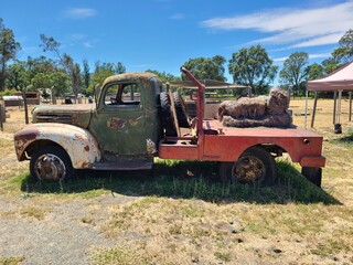 Obraz premium An old tractor in the farm at Napa Valley, California