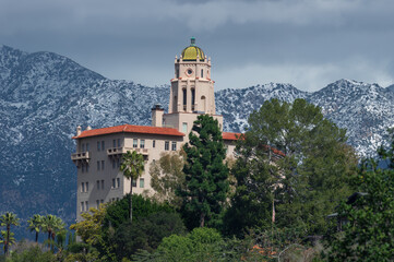 Fototapeta na wymiar The Richard Chambers Courthouse in Pasadena including the San Gabriel Mountains in the background shown after a snowstorm.