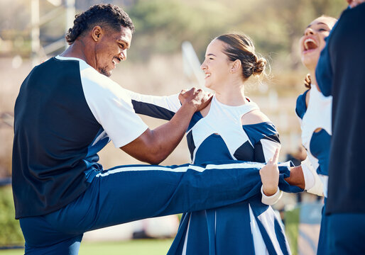 Cheerleaders on the Football Playground Editorial Stock Photo - Image of  competition, fitness: 129080908