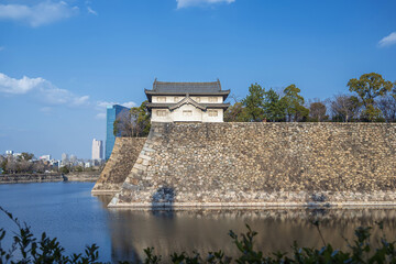 Fototapeta na wymiar 大阪城 乾櫓と西外堀の風景