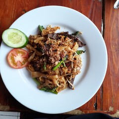 flat white noodles with beef