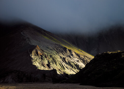 evening light hits Gr&Atilde;&brvbar;na g&Atilde;&shy;l Canyon at Landmannalauga