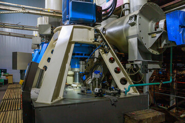 Centrifuge for transformation massecuite into wet sugar and molasses.