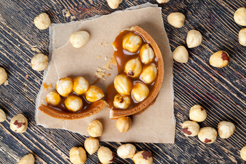 round tartlet with salted caramel and roasted hazelnuts