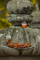 日本　大阪府箕面市にある勝尾寺の境内の灯籠に点在するミニダルマ達