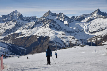 Fototapeta na wymiar Skier à Zermatt en Suisse