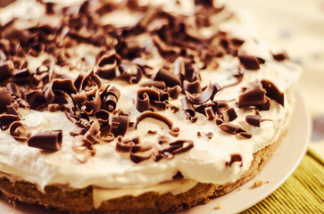 Banoffee pie cake with chocolate flakes 