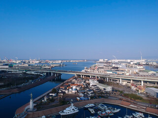 航空撮影した大阪府の堺市の港の全景パノラマ風景