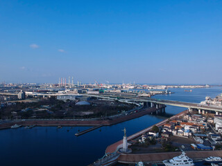 航空撮影した大阪府の堺市の港の全景パノラマ風景